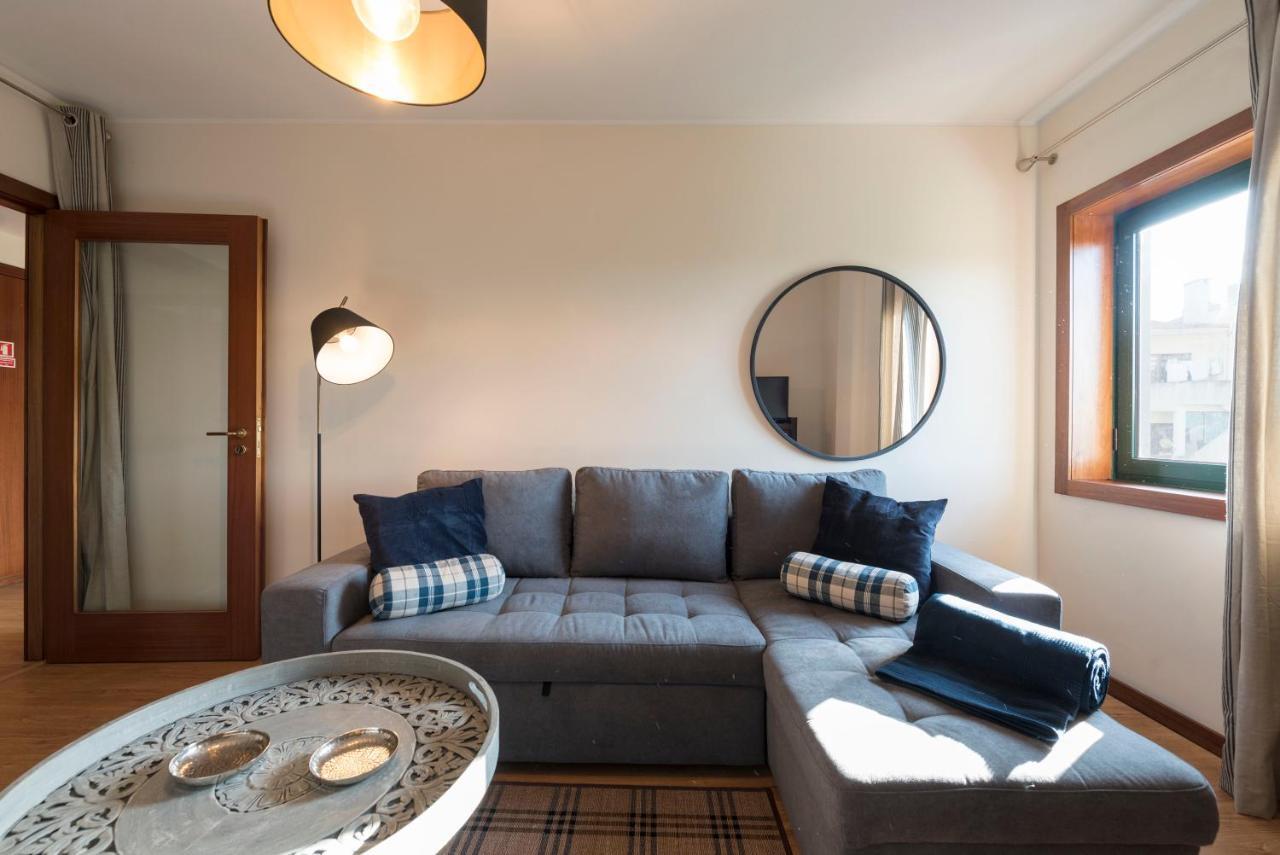 Lovelystay - Homey Feeling Flat W/ Free Parking Porto Bagian luar foto