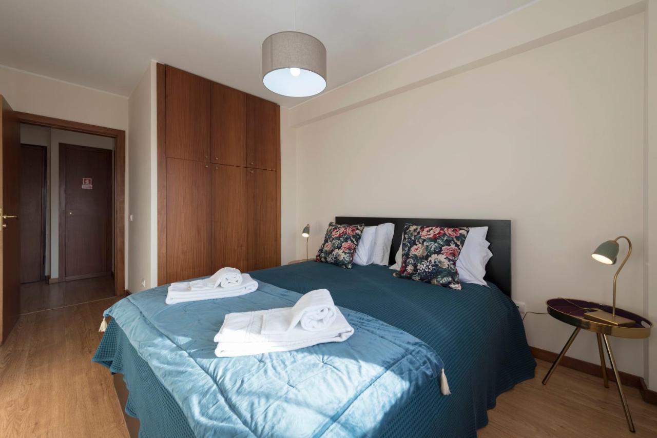 Lovelystay - Homey Feeling Flat W/ Free Parking Porto Bagian luar foto
