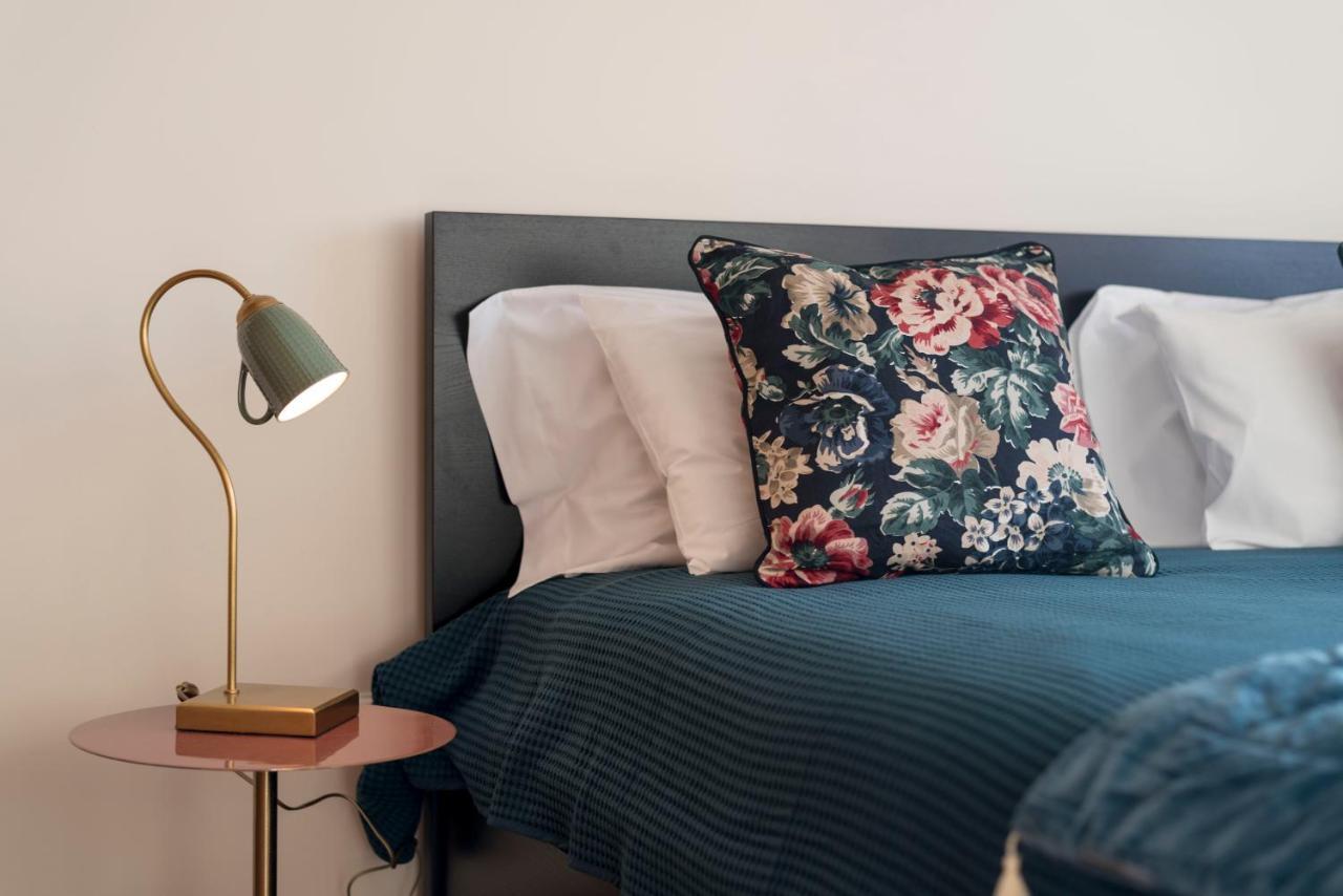Lovelystay - Homey Feeling Flat W/ Free Parking Porto Bagian luar foto