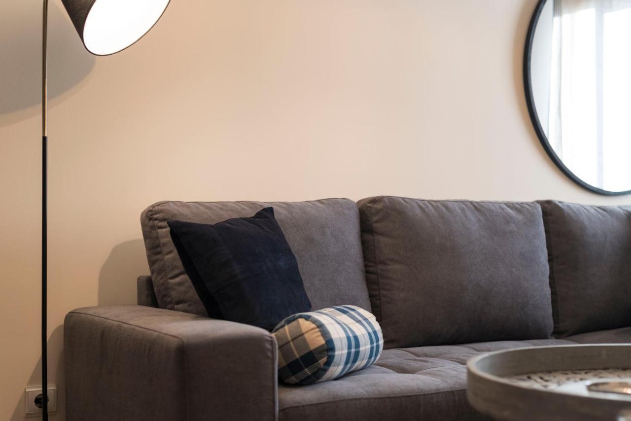 Lovelystay - Homey Feeling Flat W/ Free Parking Porto Bagian luar foto