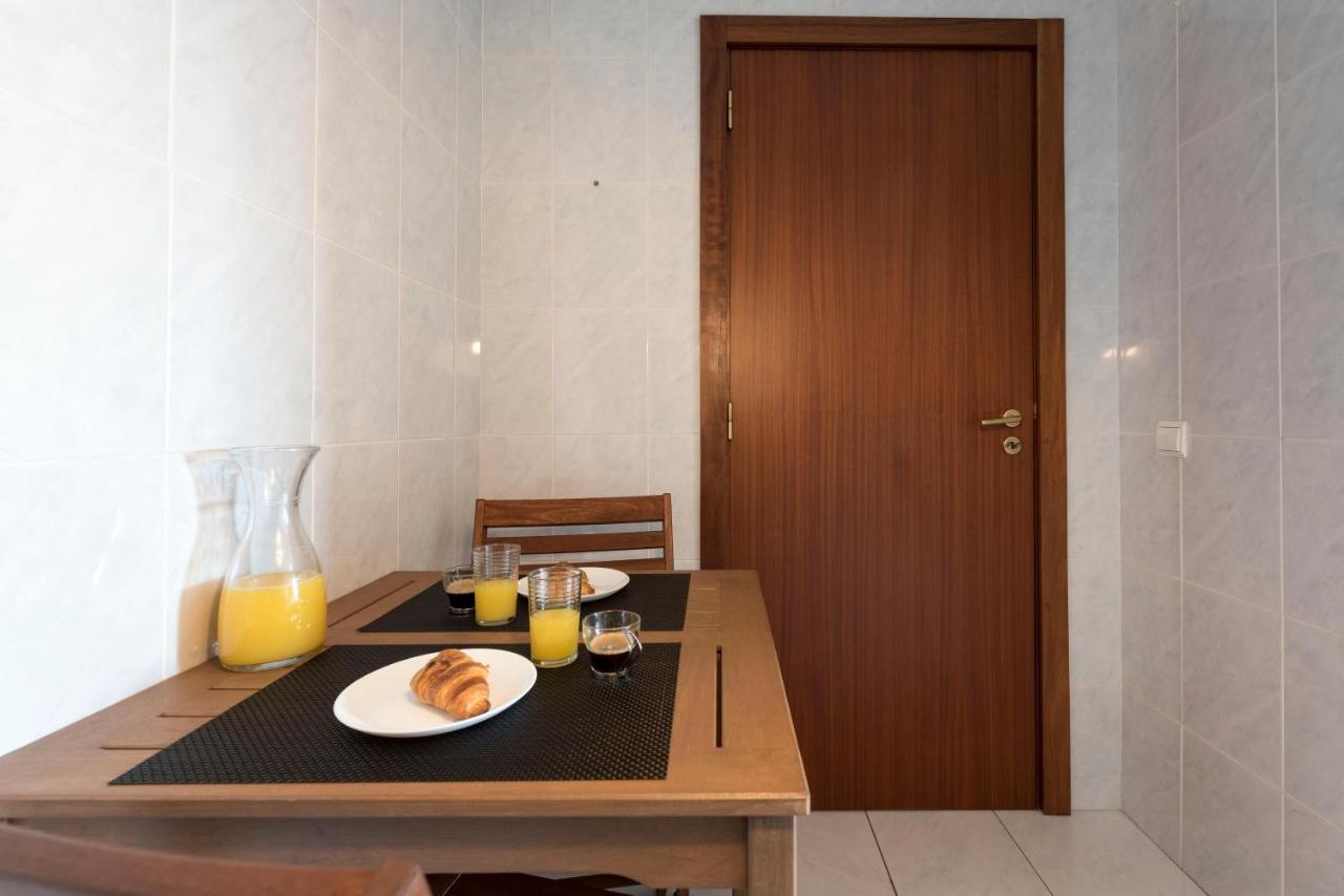 Lovelystay - Homey Feeling Flat W/ Free Parking Porto Bagian luar foto